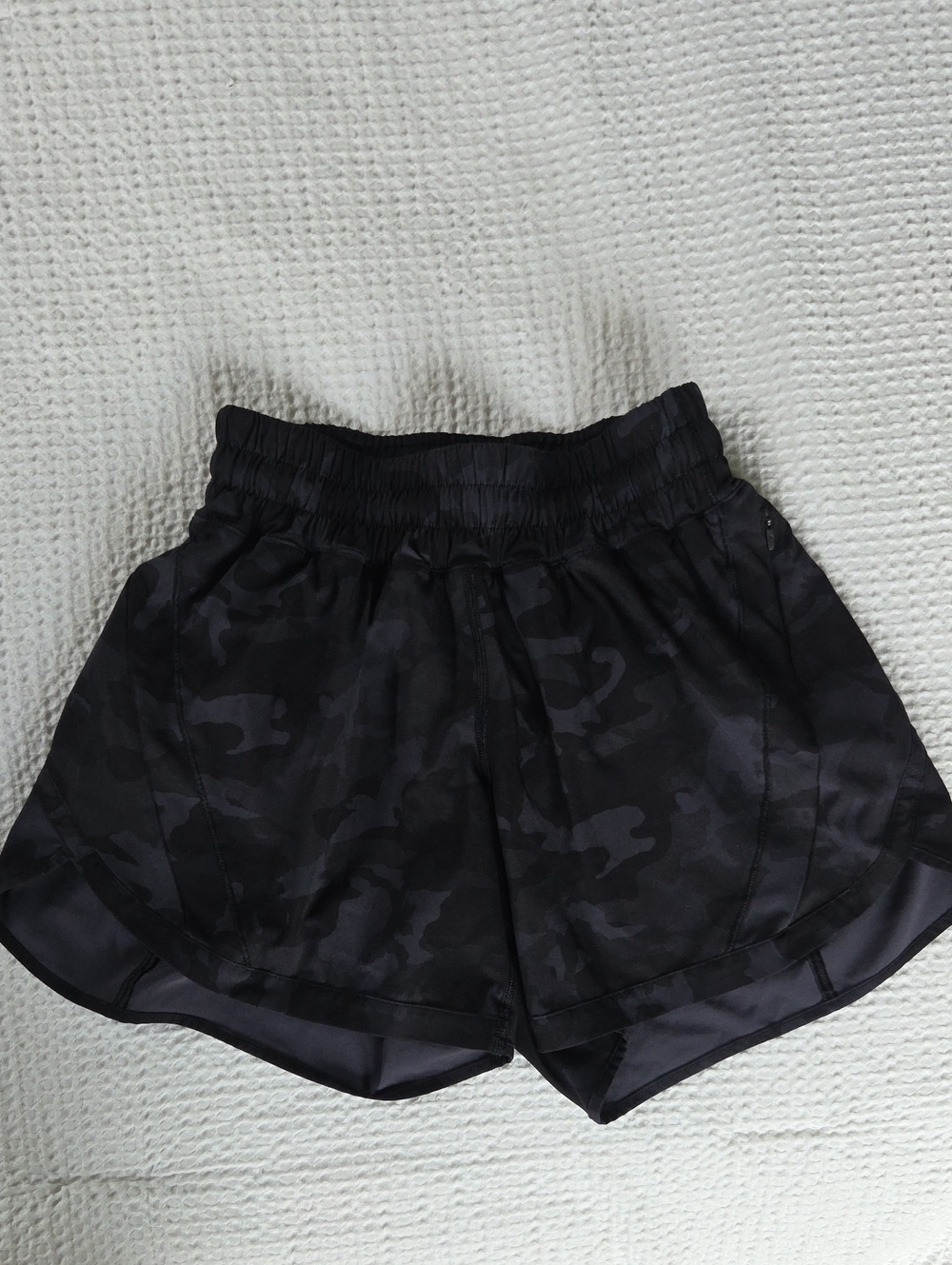 lululemon athletica Black Camo Athletic Shorts sz 4
